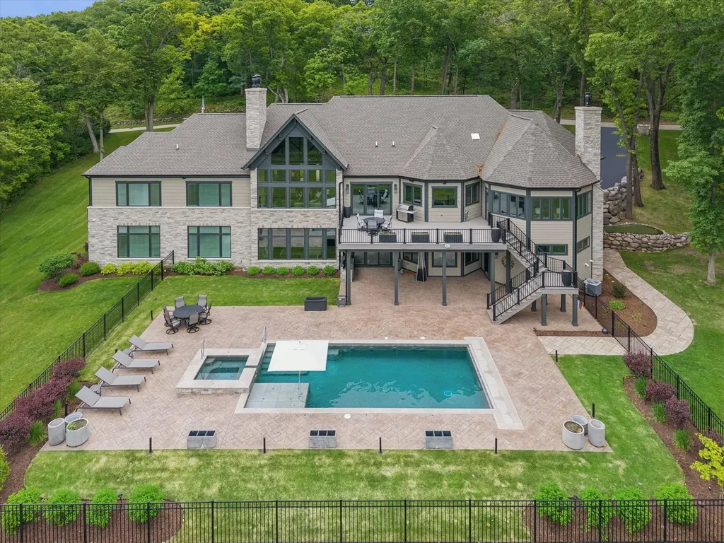 3873 Carlisle Drive Crystal Lake IL 60012