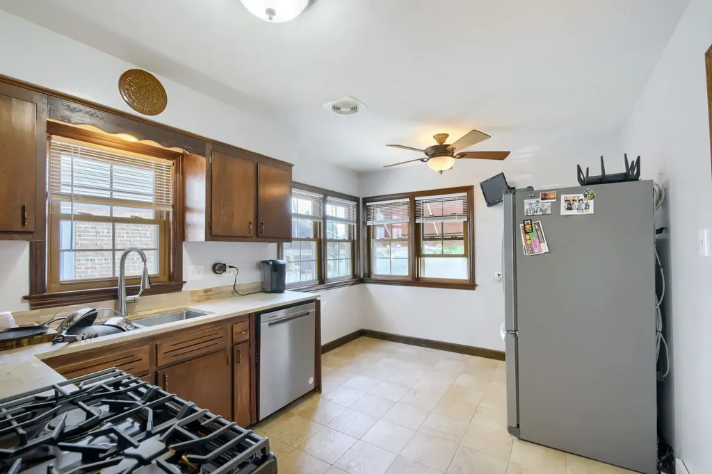 10546 South Harding Avenue Chicago IL 60655