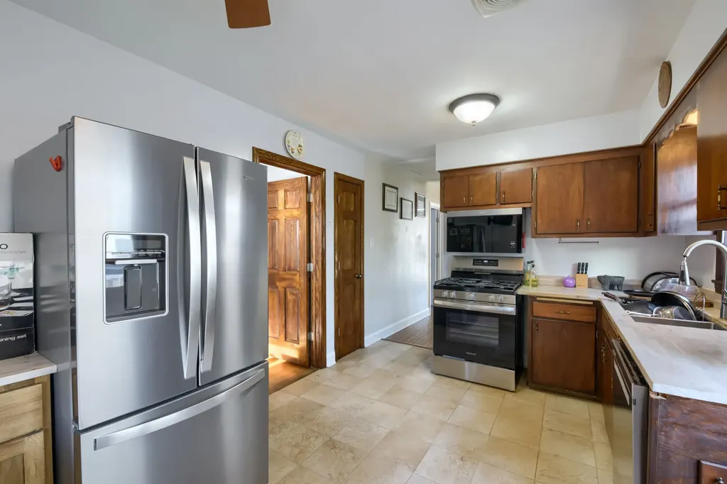 10546 South Harding Avenue Chicago IL 60655