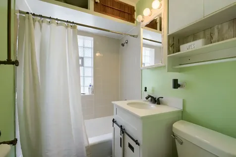 10546 South Harding Avenue Chicago IL 60655