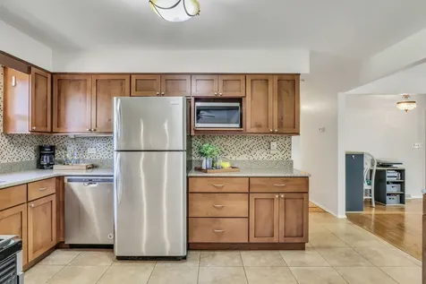 2313 Carriage Lane Lindenhurst IL 60046