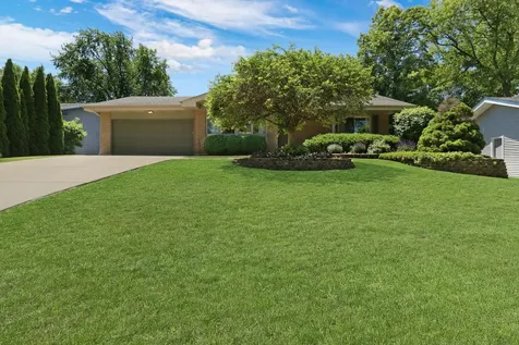 2313 Carriage Lane Lindenhurst IL 60046