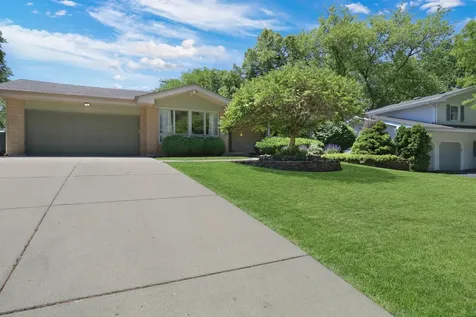 2313 Carriage Lane Lindenhurst IL 60046