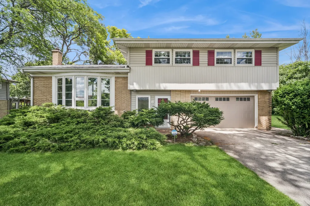 6 Linden Avenue Buffalo Grove IL 60089