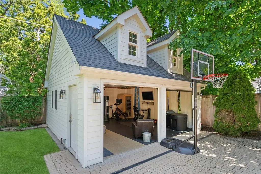 2236 Kenilworth Avenue Wilmette IL 60091