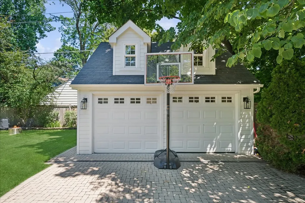 2236 Kenilworth Avenue Wilmette IL 60091