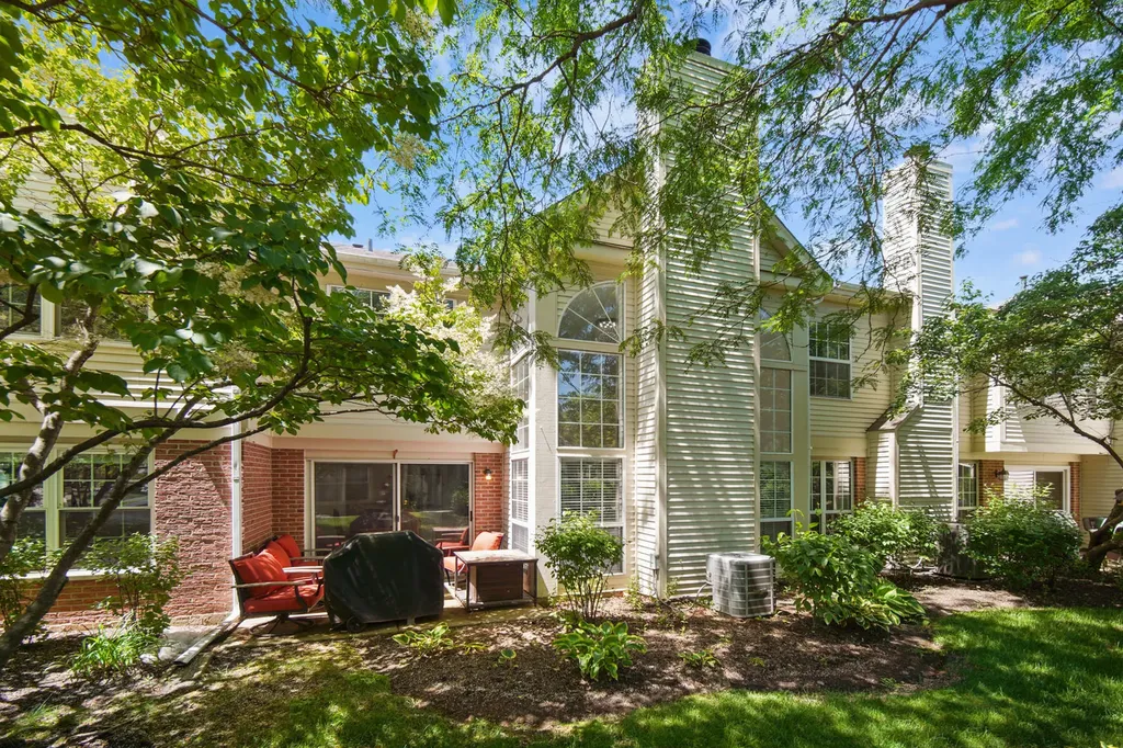 30W033 Princeton Court Warrenville IL 60555