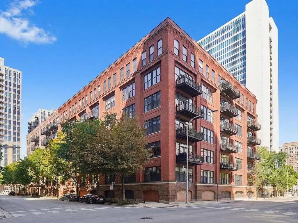 520 West Huron Street W Chicago IL 60654