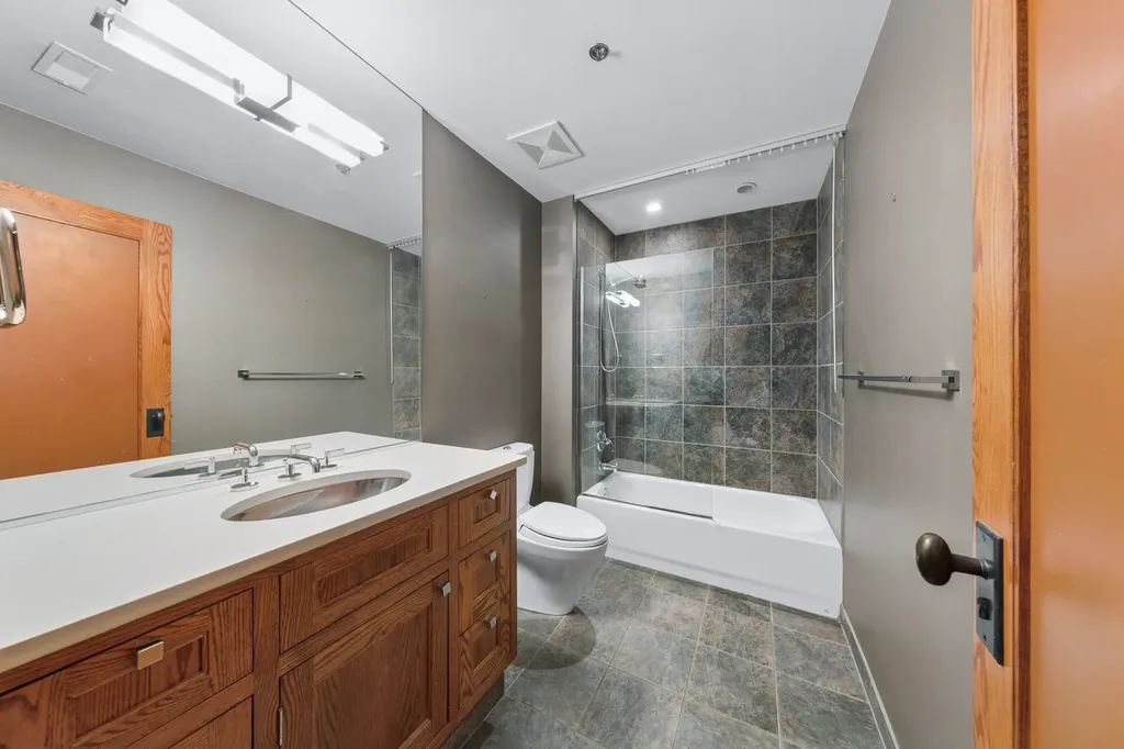 520 West Huron Street W Chicago IL 60654