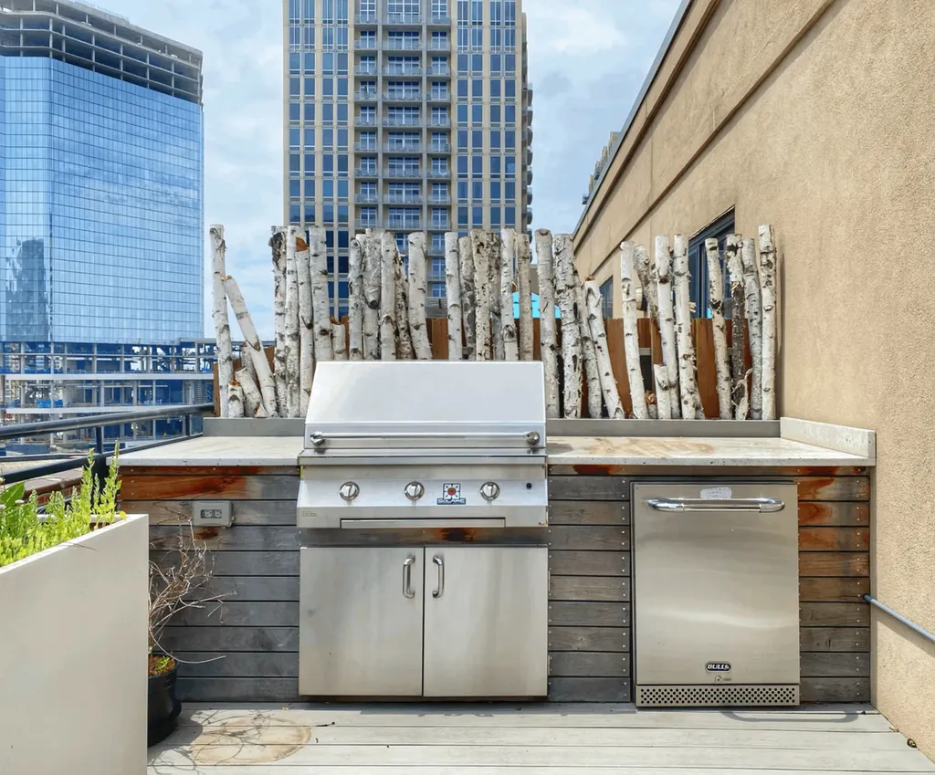 520 West Huron Street W Chicago IL 60654