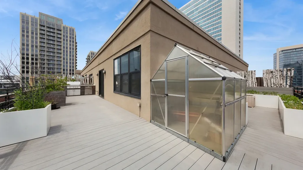 520 West Huron Street W Chicago IL 60654