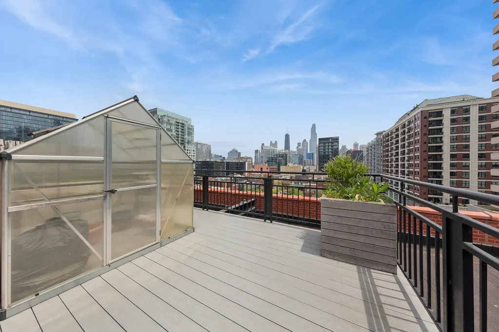 520 West Huron Street W Chicago IL 60654