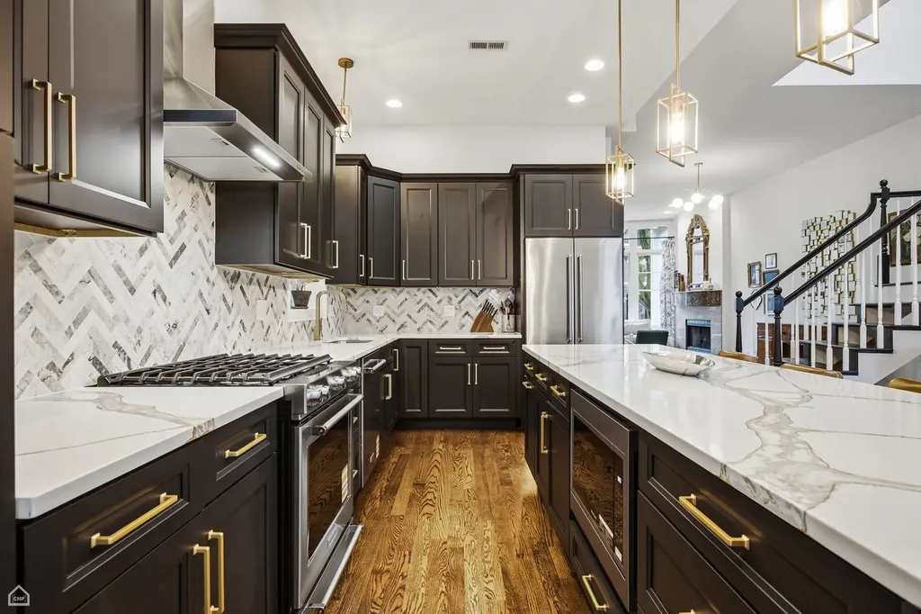 1310 West Roscoe Street Chicago IL 60657