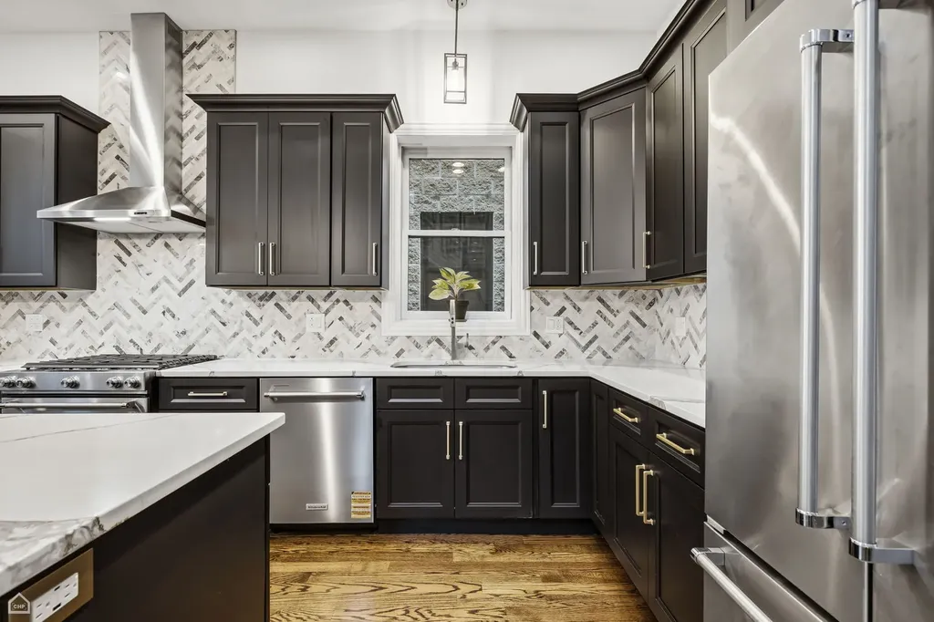 1310 West Roscoe Street Chicago IL 60657