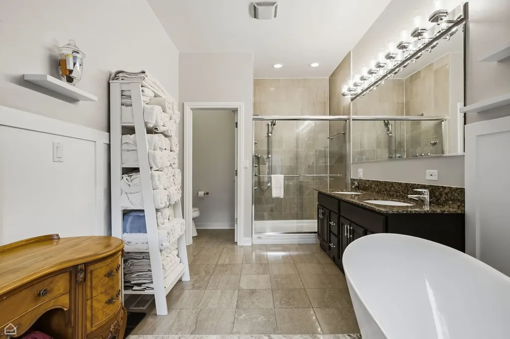 1310 West Roscoe Street Chicago IL 60657