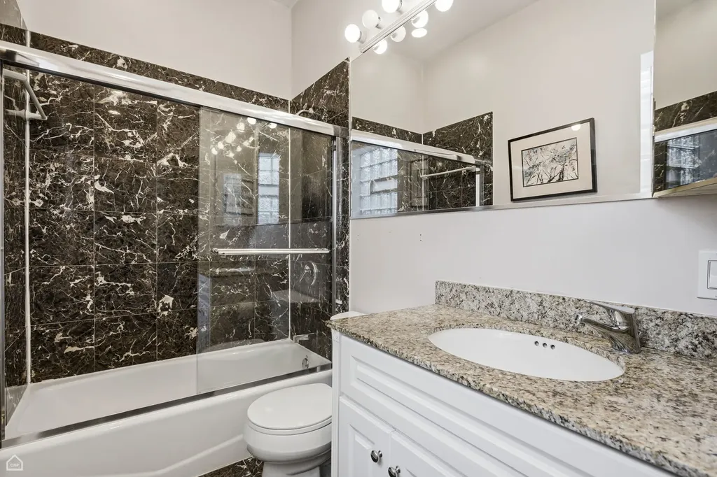 1310 West Roscoe Street Chicago IL 60657