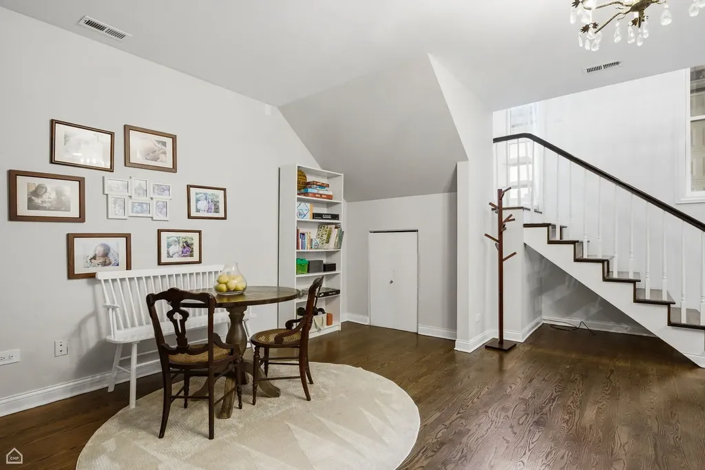 1310 West Roscoe Street Chicago IL 60657