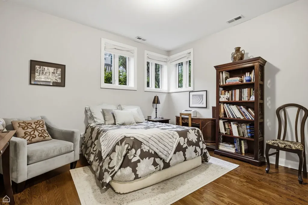 1310 West Roscoe Street Chicago IL 60657