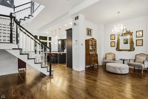1310 West Roscoe Street Chicago IL 60657