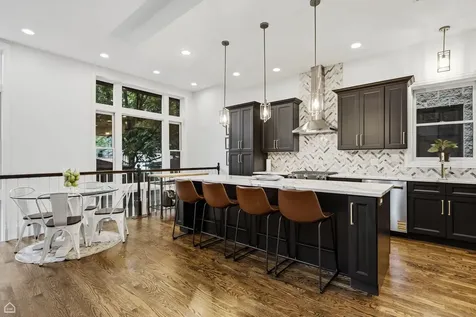1310 West Roscoe Street Chicago IL 60657