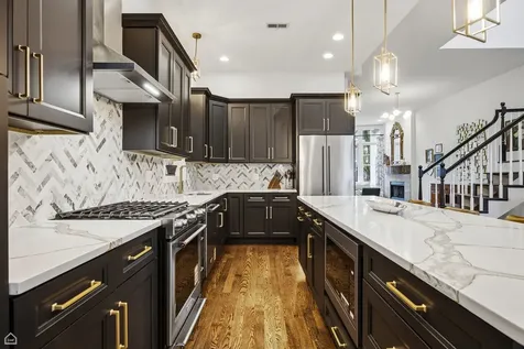 1310 West Roscoe Street Chicago IL 60657