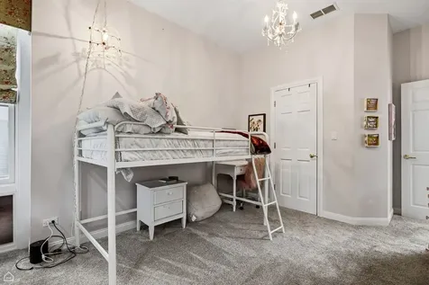 1310 West Roscoe Street Chicago IL 60657
