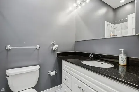1310 West Roscoe Street Chicago IL 60657