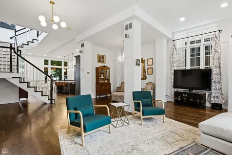 1310 West Roscoe Street Chicago IL 60657