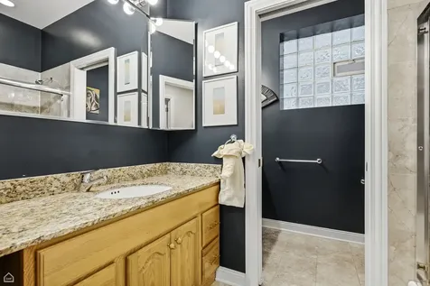 1310 West Roscoe Street Chicago IL 60657