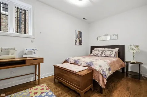 1310 West Roscoe Street Chicago IL 60657