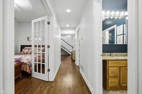 1310 West Roscoe Street Chicago IL 60657
