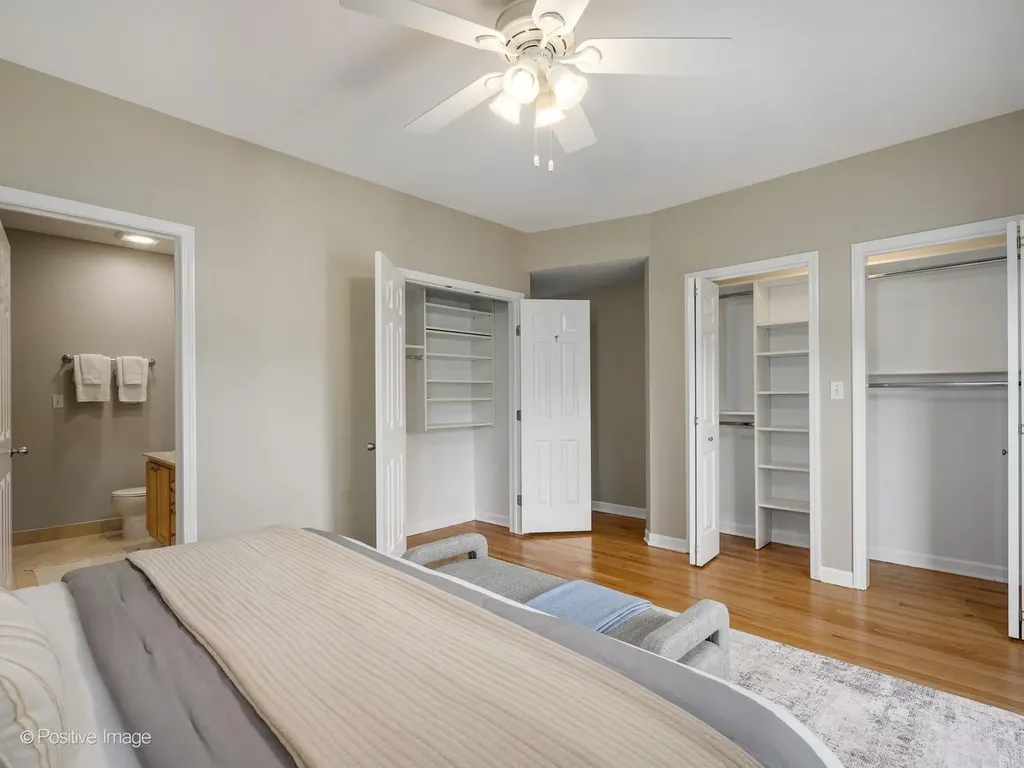 645 West Briar Place Chicago IL 60657