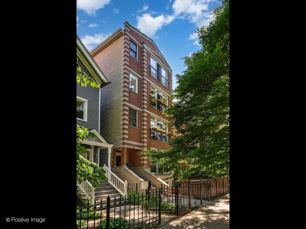 645 West Briar Place Chicago IL 60657
