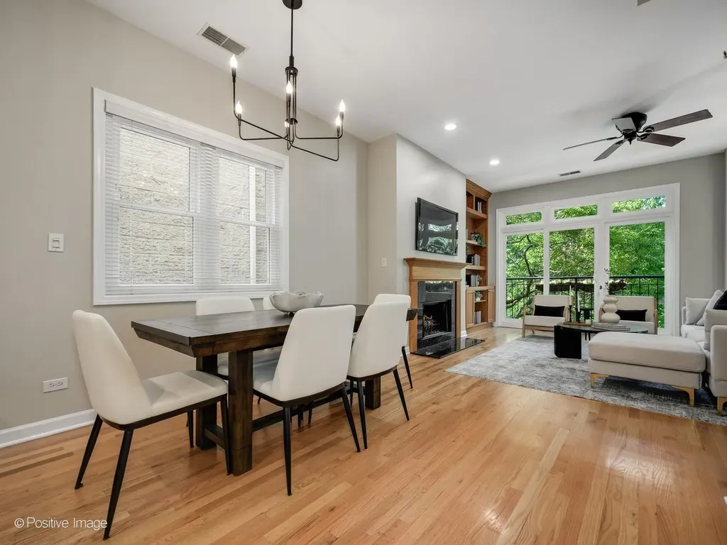 645 West Briar Place Chicago IL 60657