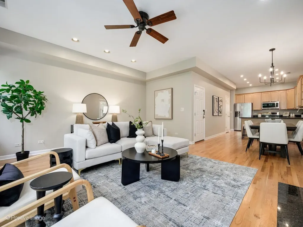 645 West Briar Place Chicago IL 60657