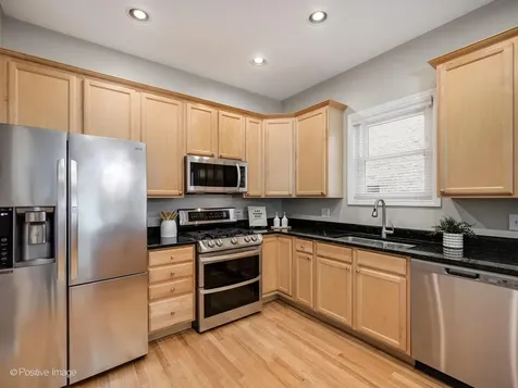 645 West Briar Place Chicago IL 60657