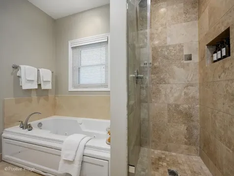 645 West Briar Place Chicago IL 60657