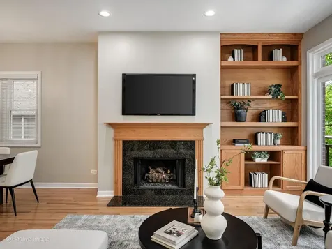 645 West Briar Place Chicago IL 60657