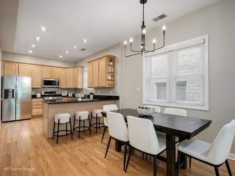 645 West Briar Place Chicago IL 60657