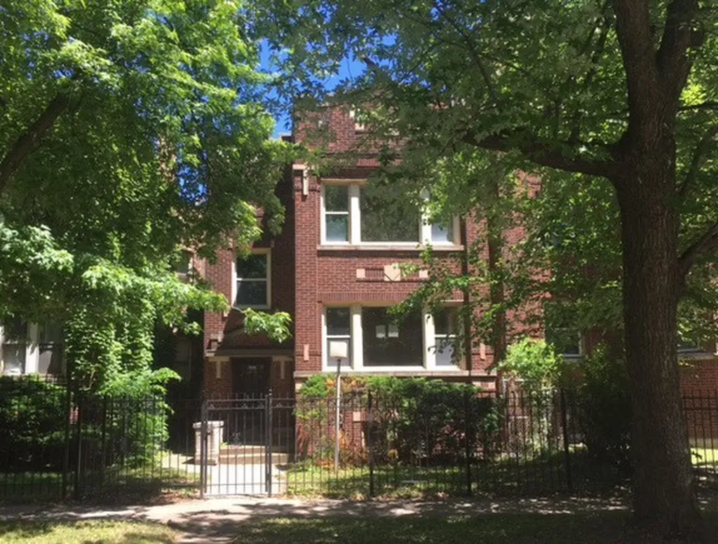 7819 South Bennett Avenue Chicago IL 60649