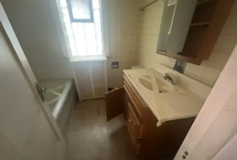 7819 South Bennett Avenue Chicago IL 60649