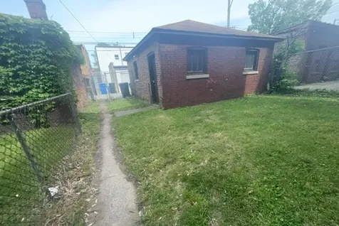 7819 South Bennett Avenue Chicago IL 60649