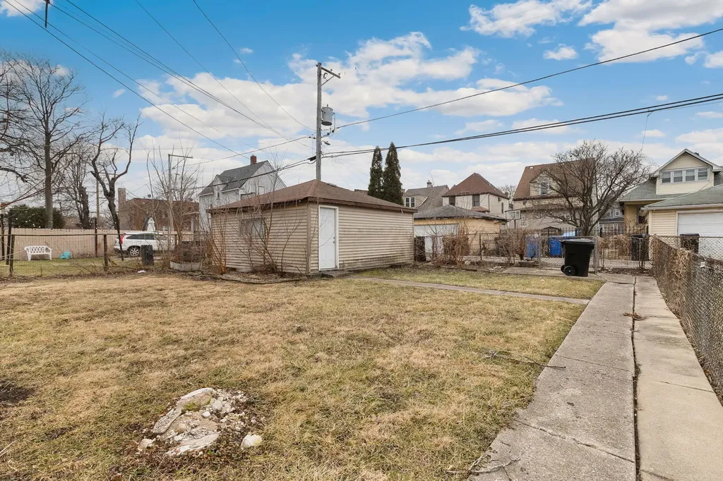 912 North Latrobe Avenue Chicago IL 60651