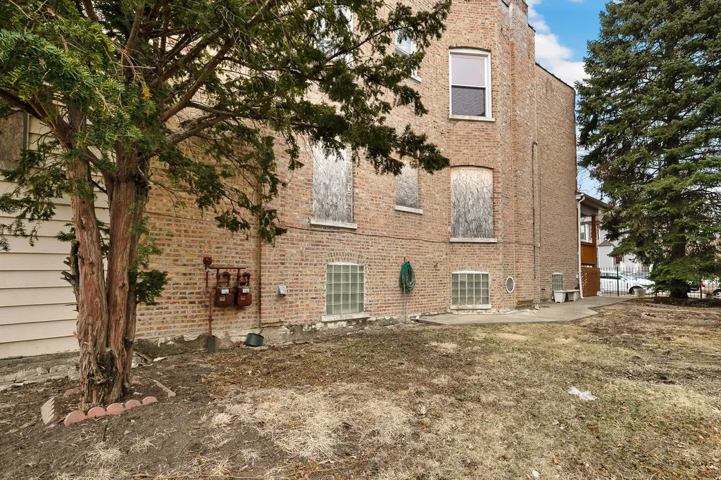 912 North Latrobe Avenue Chicago IL 60651