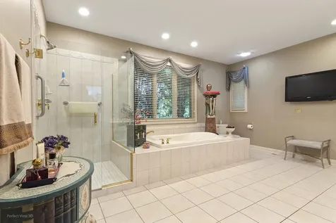 6650 White Pine Way Libertyville IL 60048