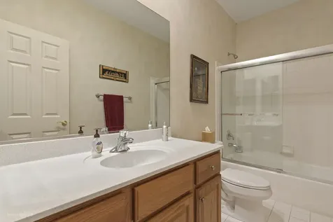6650 White Pine Way Libertyville IL 60048