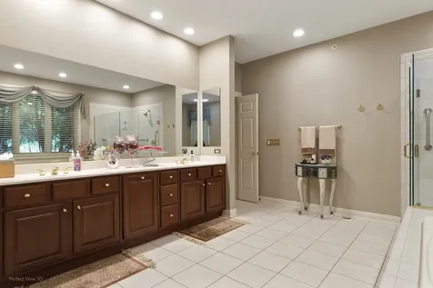 6650 White Pine Way Libertyville IL 60048