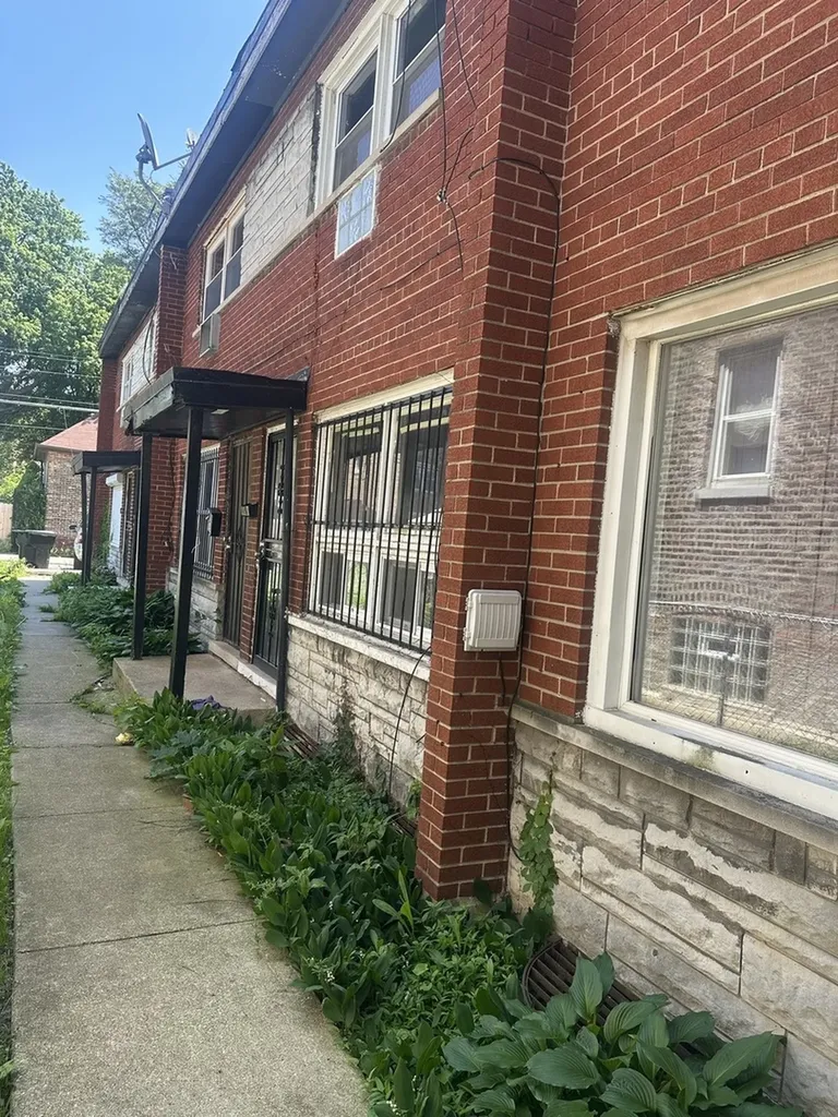 7939 South Ingleside Avenue Chicago IL 60619