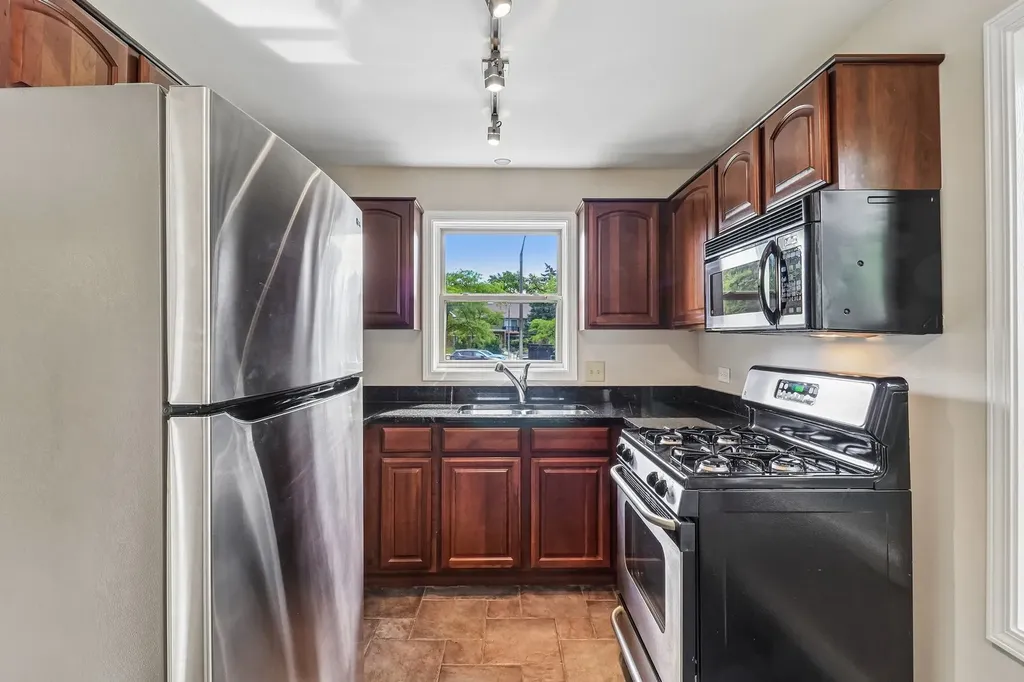 1336 Mcdowell Road Naperville IL 60563