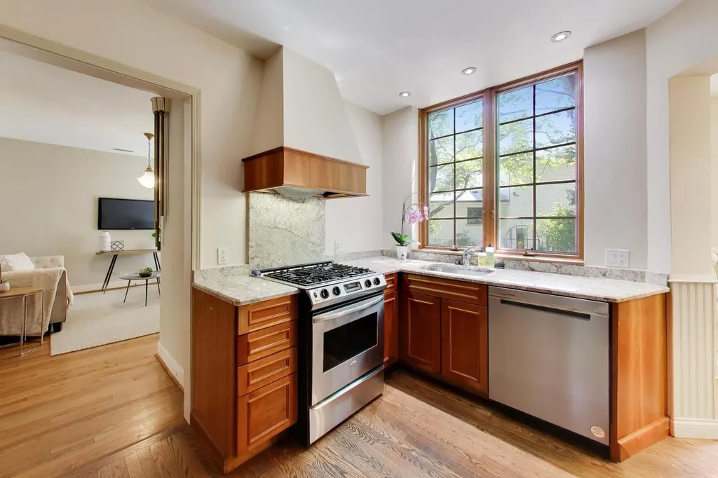 5898 North Caldwell Avenue N Chicago IL 60646